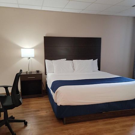Ariel Broadway Hotel Lorain Екстериор снимка