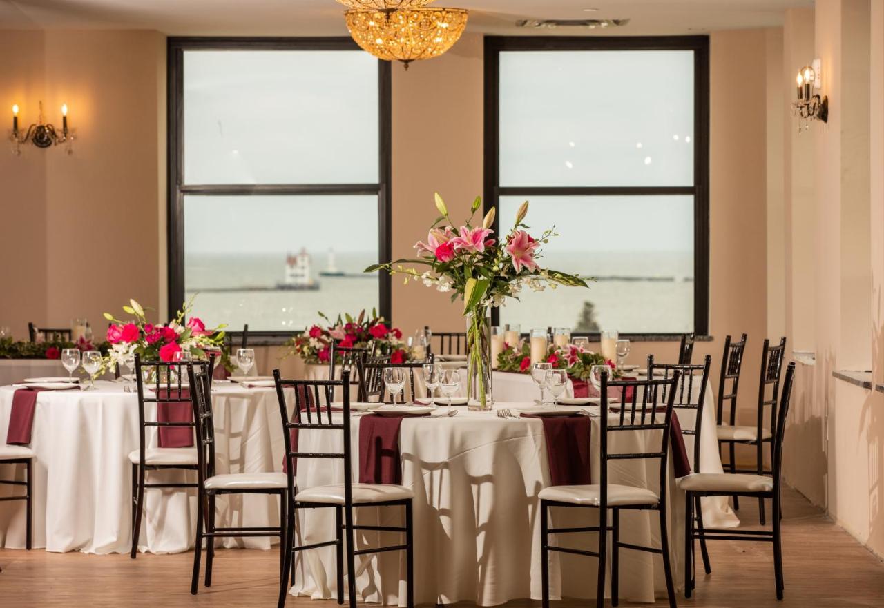Ariel Broadway Hotel Lorain Екстериор снимка