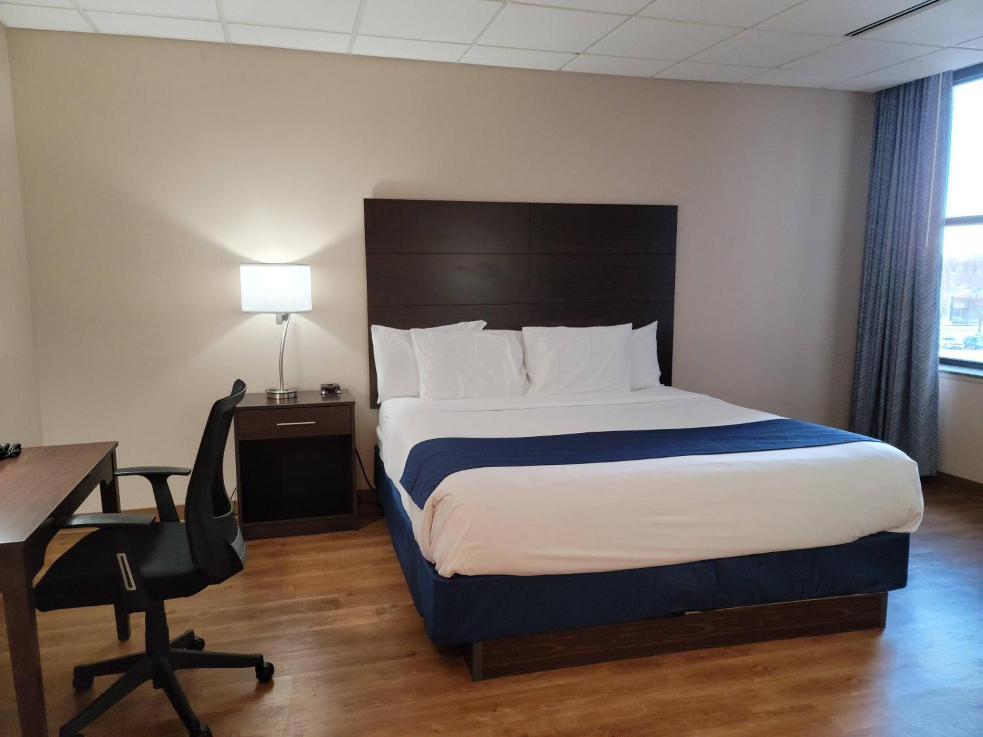 Ariel Broadway Hotel Lorain Екстериор снимка