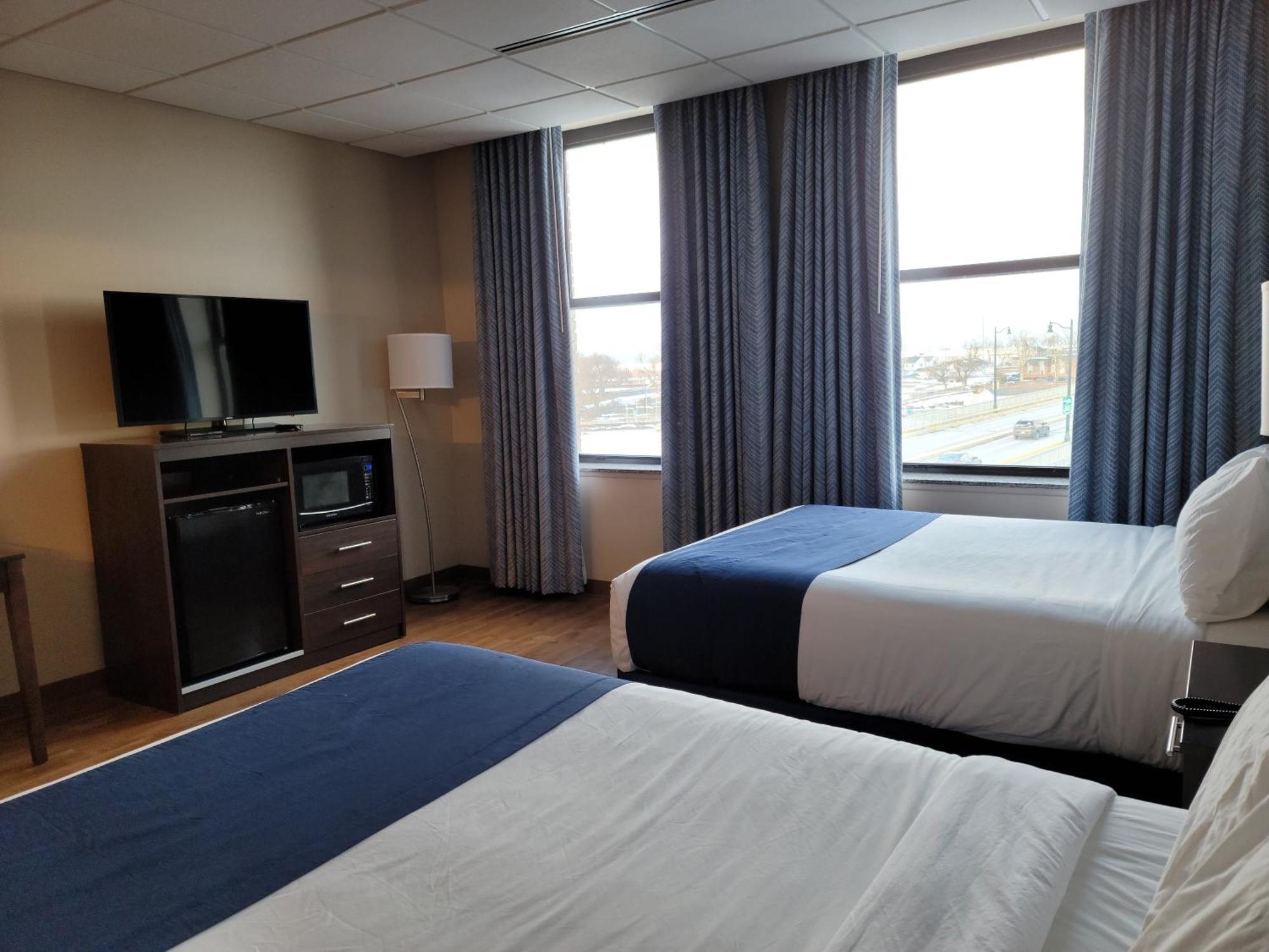 Ariel Broadway Hotel Lorain Екстериор снимка