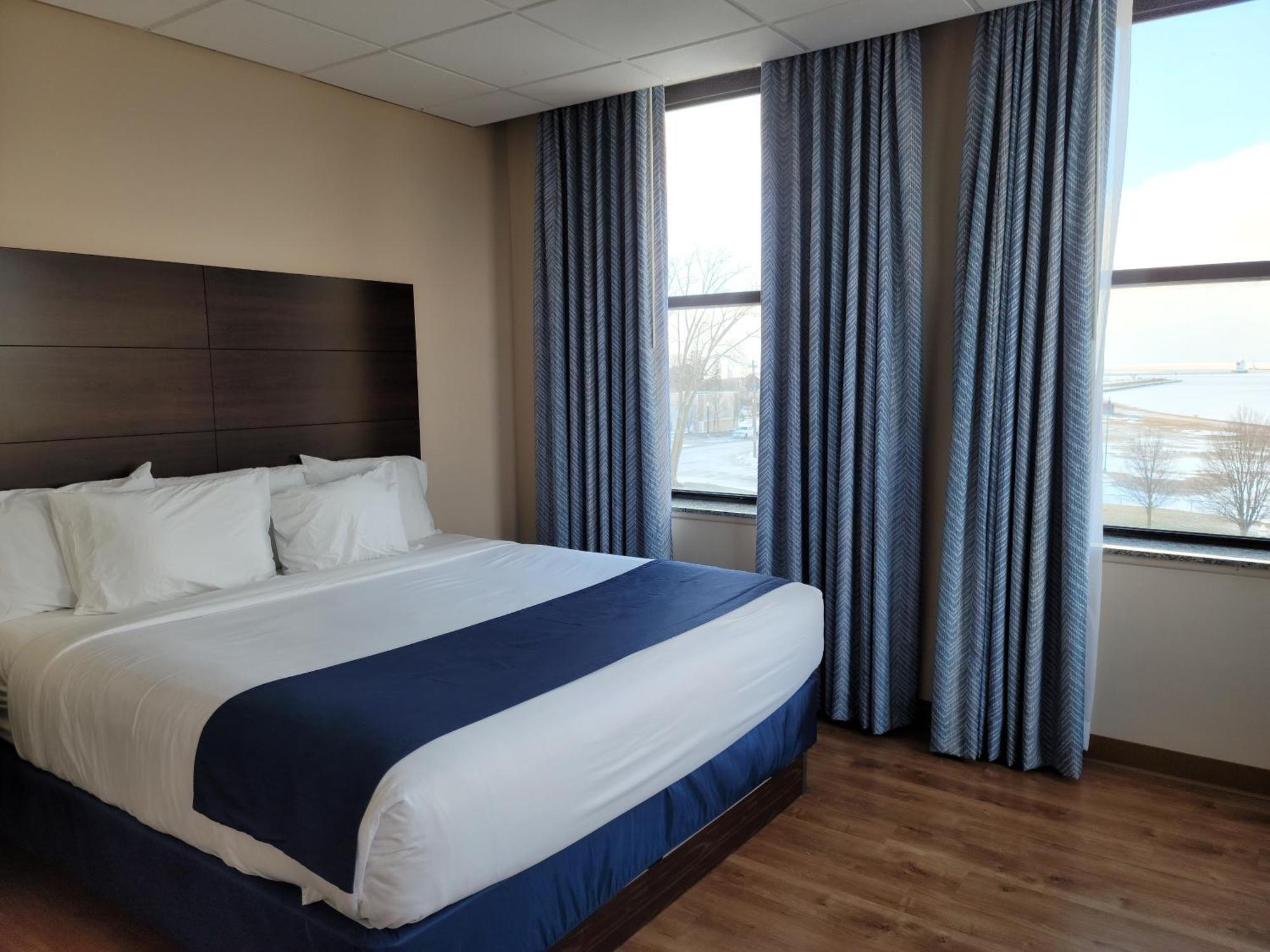 Ariel Broadway Hotel Lorain Екстериор снимка