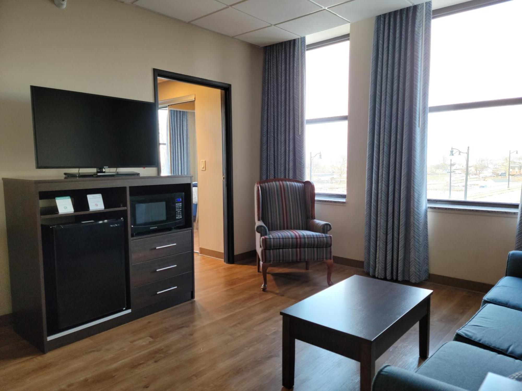 Ariel Broadway Hotel Lorain Екстериор снимка