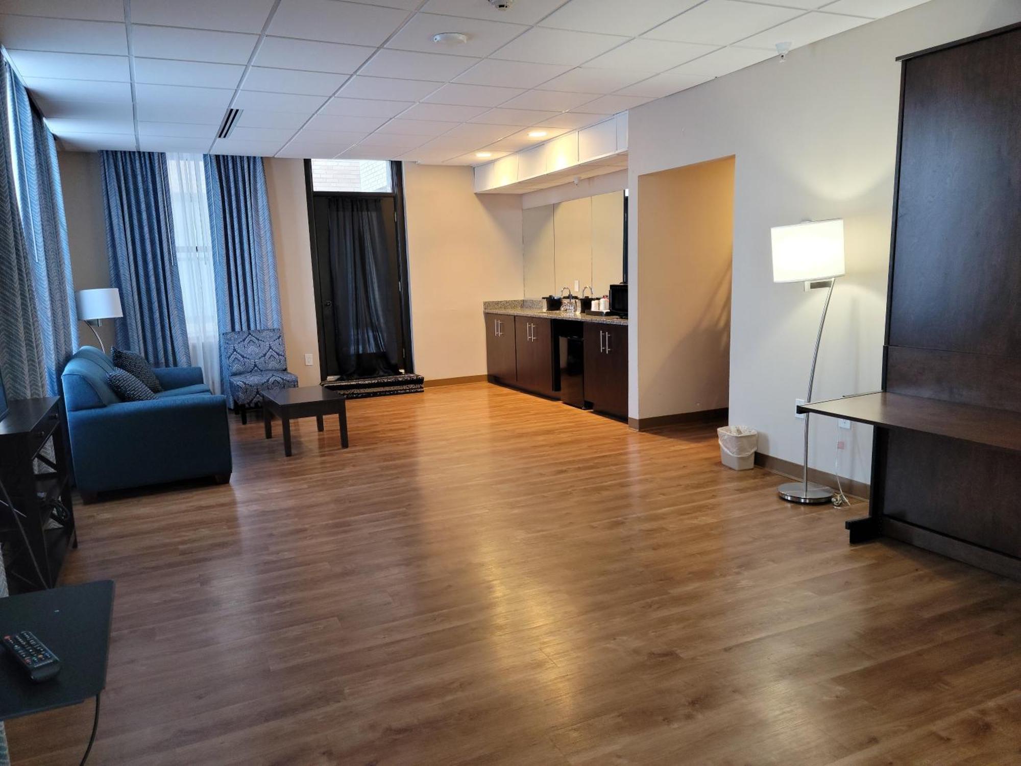 Ariel Broadway Hotel Lorain Екстериор снимка