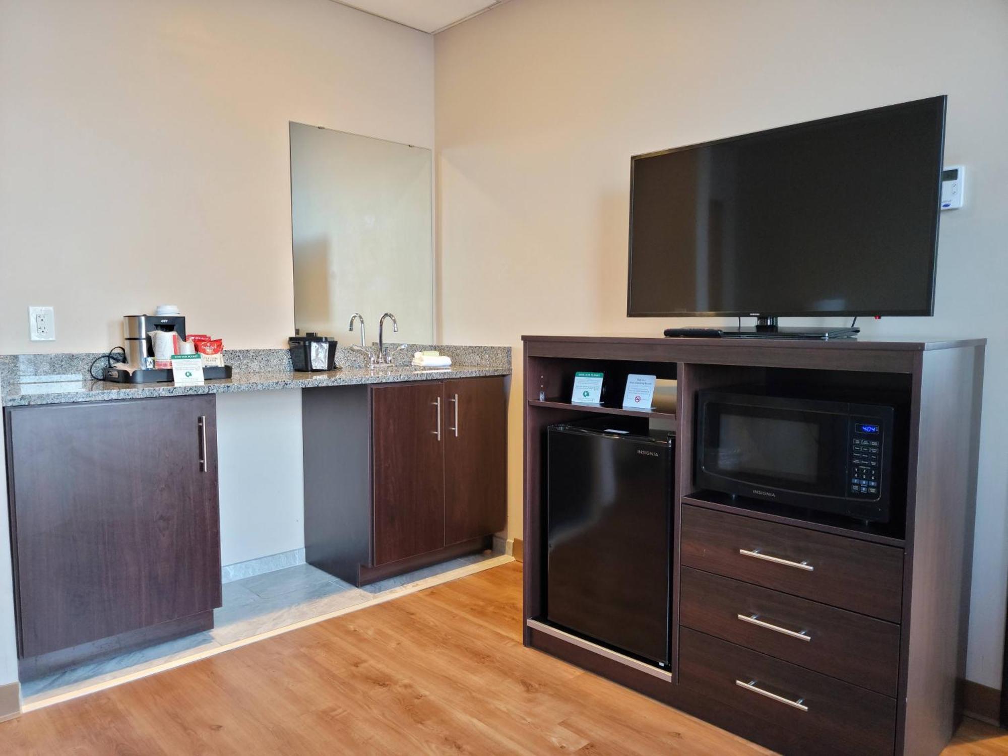 Ariel Broadway Hotel Lorain Екстериор снимка