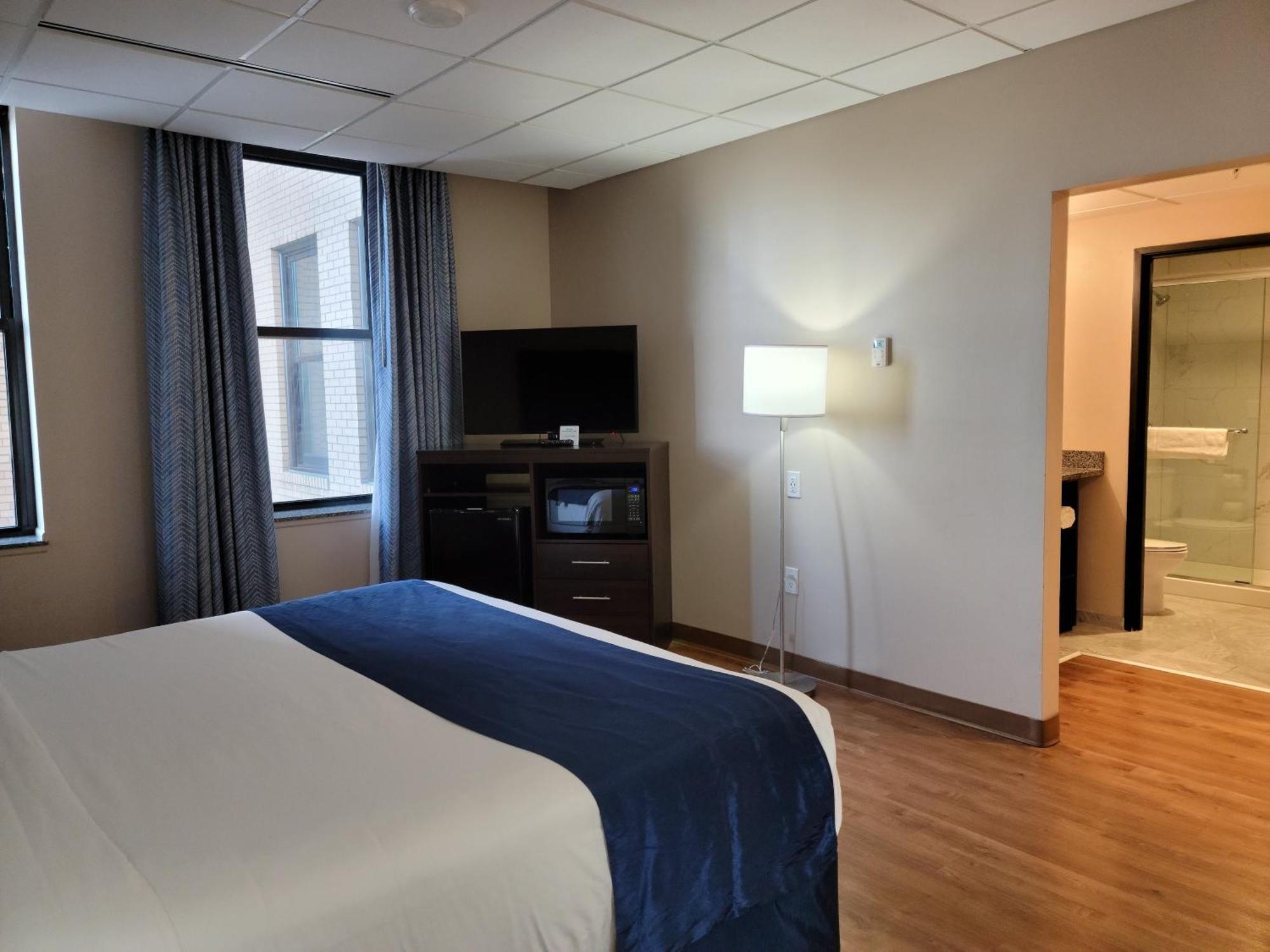 Ariel Broadway Hotel Lorain Екстериор снимка