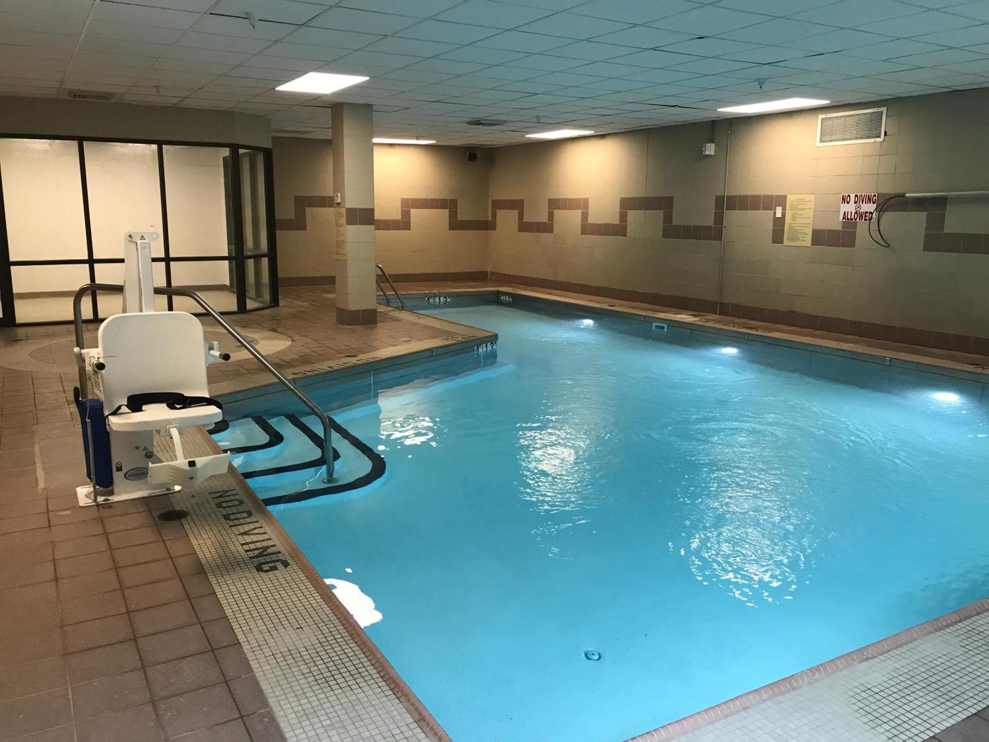 Ariel Broadway Hotel Lorain Екстериор снимка