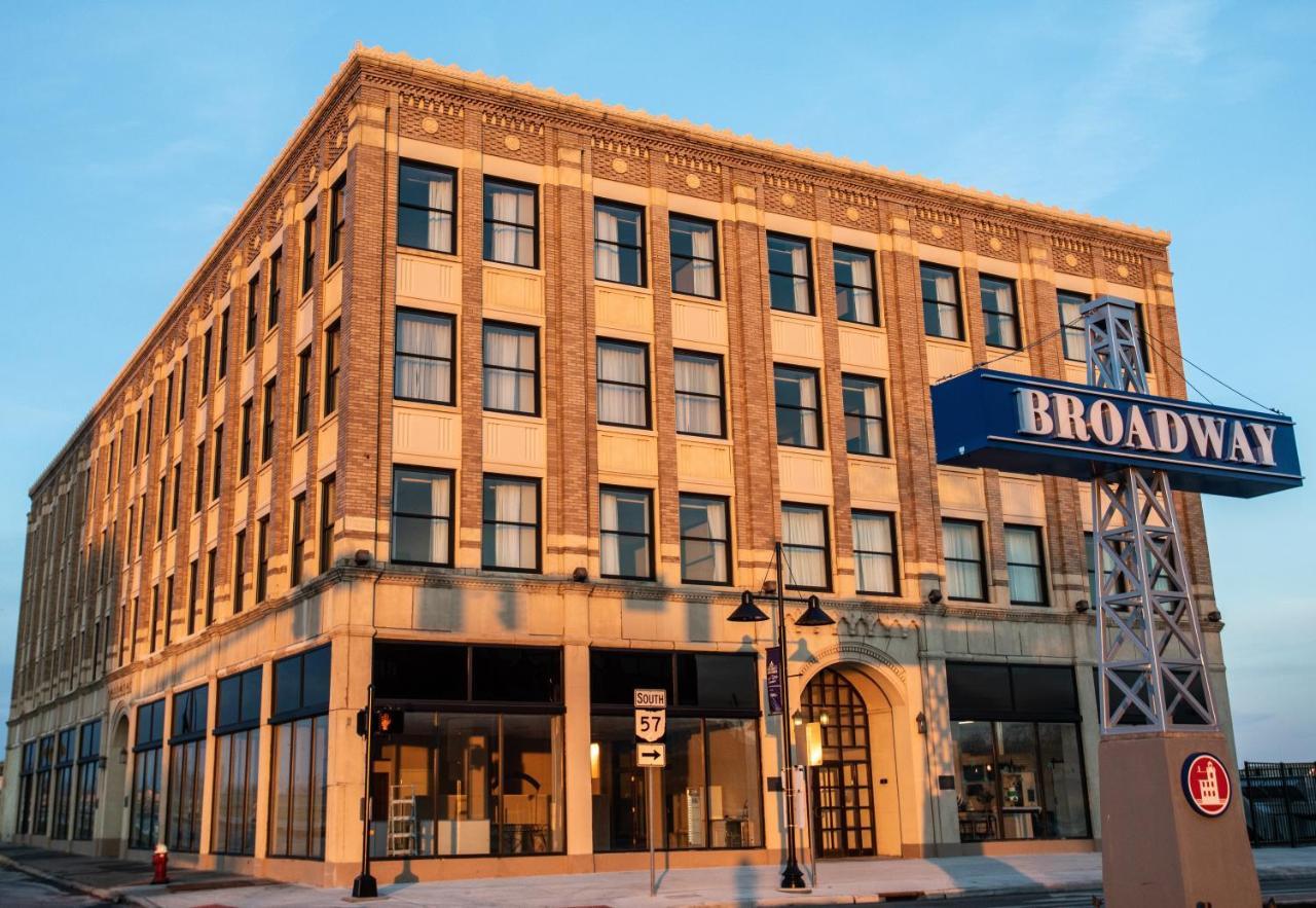 Ariel Broadway Hotel Lorain Екстериор снимка